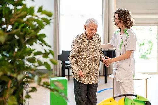 Comment préparer et vivre les premiers jours d’accueil en EHPAD ?